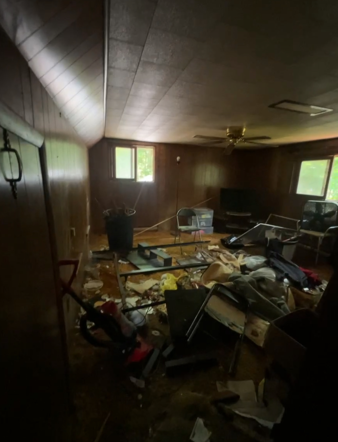 Cluttered room before ZMAN Contracting cleanout